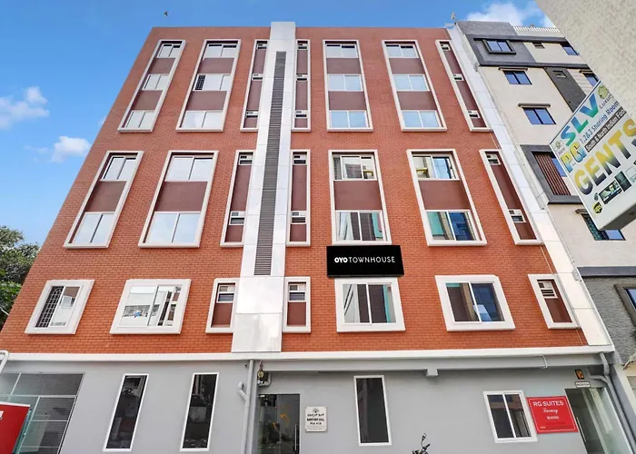 Townhouse Ecity Inn
