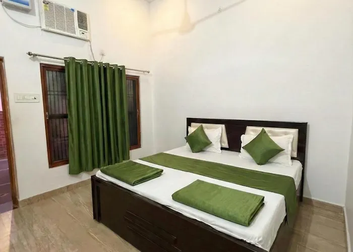 Hotel Vijay Palace- Near Ram Mandir Ayodhya