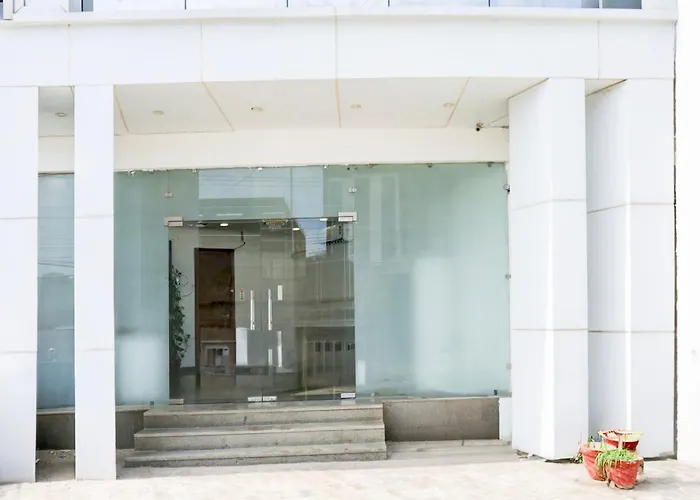 Super Townhouse Eden Garden Zirakpur