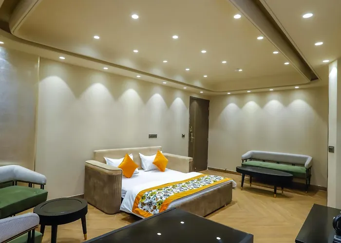 Qotel Signature Coleman Janakpuri