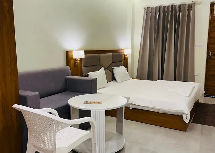 Hotel Rishikesh Paradise - Best Stay In Tapovan , Guests Favourite,Travellers Delight !!