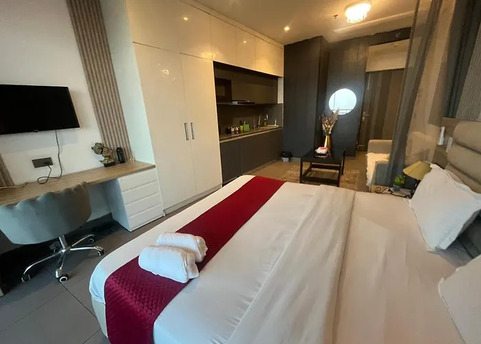 Hotel Nova Suites - Luxurious Stay In Noida