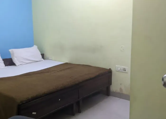 Hotel Apple Rose Near Harish Dhaba