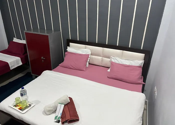 Room In Only 999 Front Of Ram Mandir Gate"" Tha Rudra Prabha Inn""
