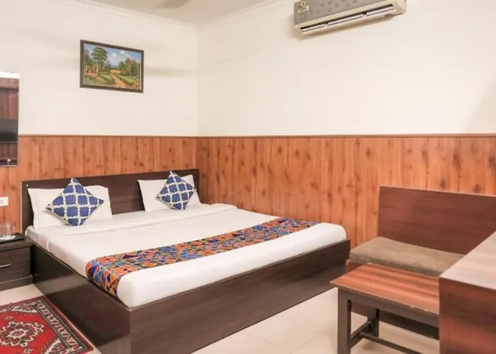 Shri Sai Guest House - Opp Azadpur Main Mandi I Couple Friendly I Metro Access