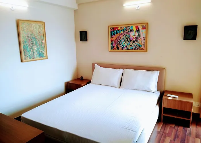 Entire Studio Apt/Suite Near Mall/Metro/Expomart