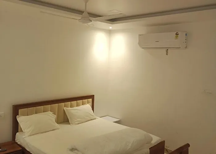 Hotel Sarah Palace