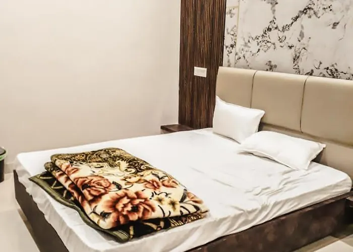 Hotel Ananta Vista