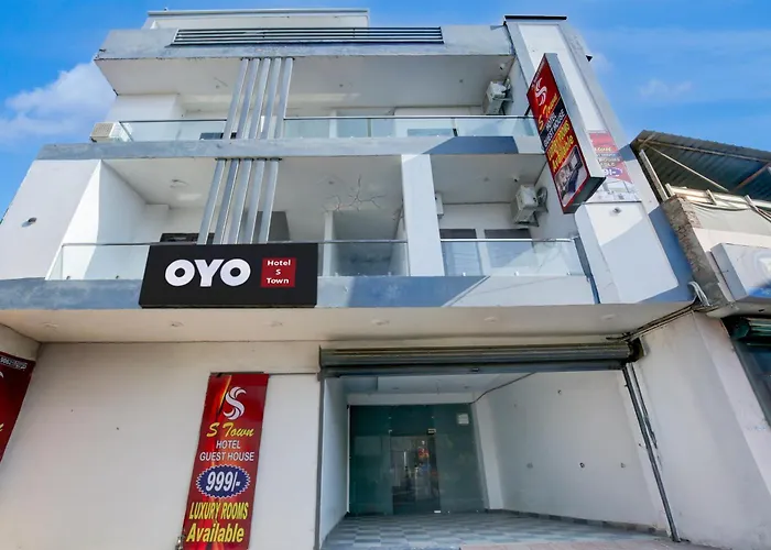 Hotel O S Town Guest House