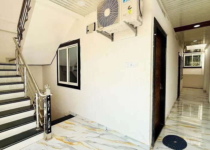 Hotel Pujari Palace