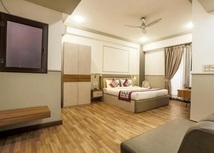 Hotel Emerald Suites By Aura
