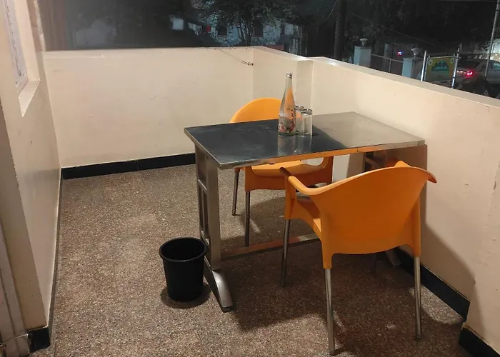 Hotel Priyanka - 750 Metres From Nakki Lake Near Bus Stand