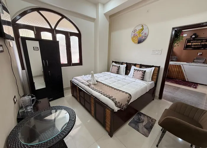 Shri Awadh Hotel