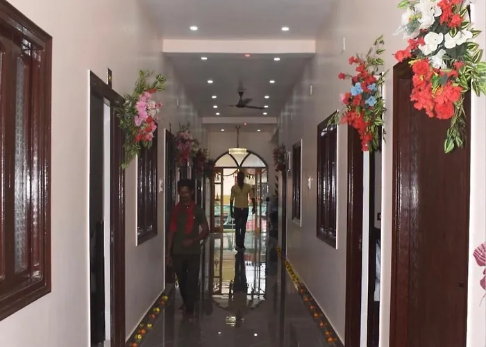 Shri Awadh Hotel