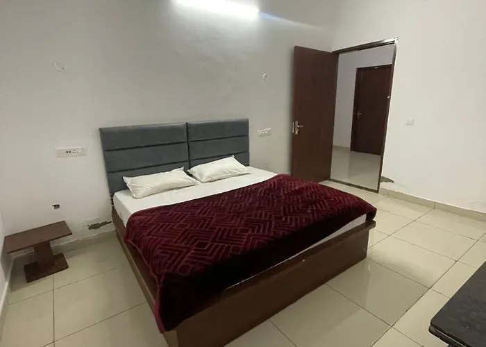 Royal Living Hotal