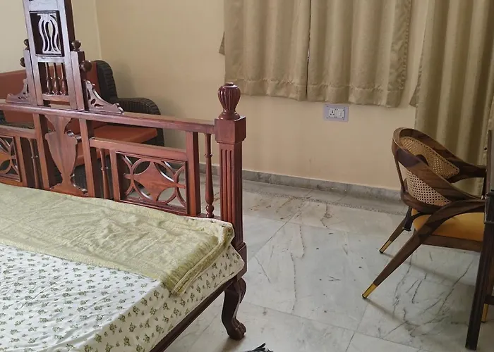 Chaps Le Guest House