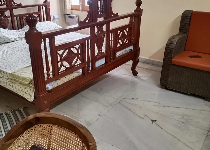 Chaps Le Guest House