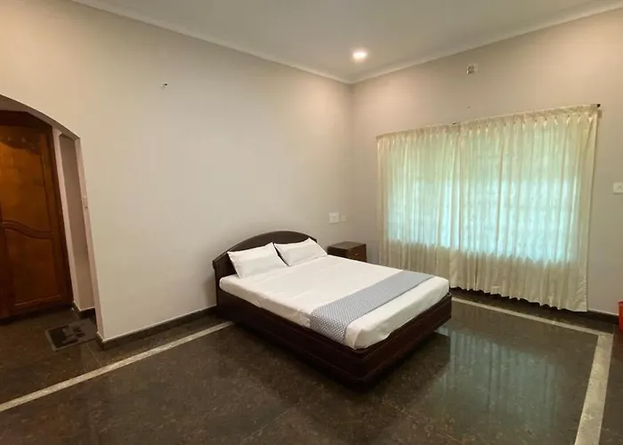 Abida Mansion 4Bhk Near Mcp Convention Centre Irinjalakuda