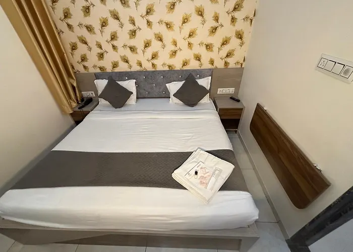 Hotel Hanuman Palace-450 Meter Khatu Shayam Ji Temple