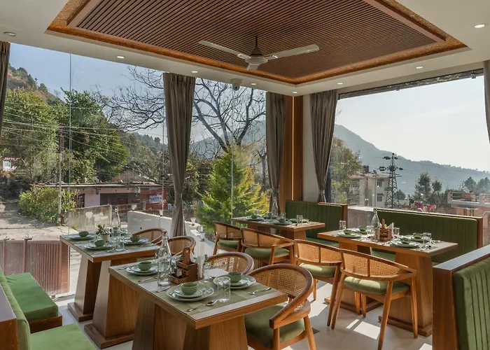 Perfectstayz Luxe Kapilaz With Rooftop Pool & Cafe, Bhimtal