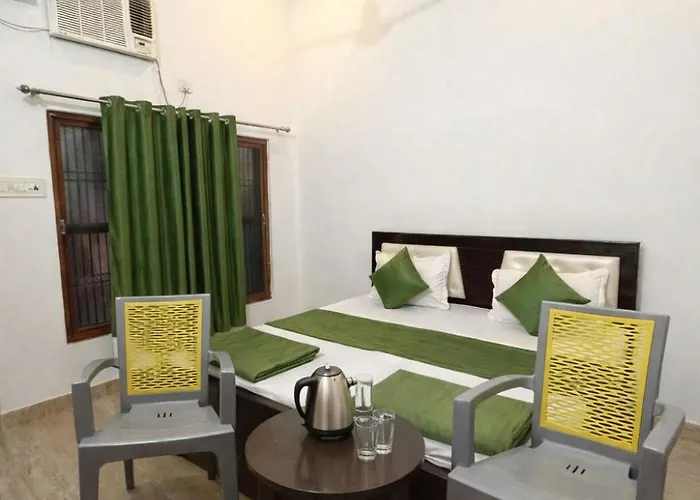 Hotel Vijay Palace- Near Ram Mandir Ayodhya