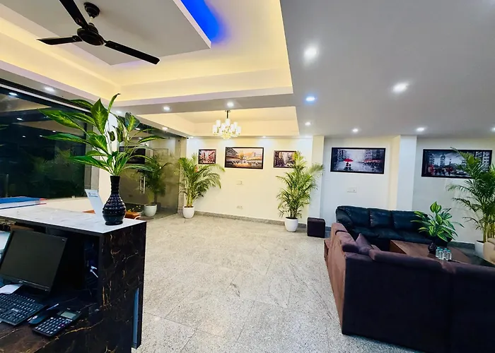 Hotel Oxygen Bloom-Near Noida Sector 18 Metro