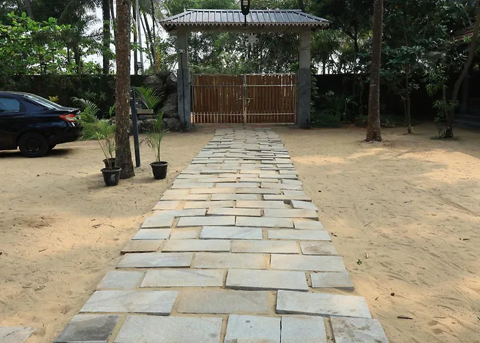 Stripgreens Beach & Backwater Resort Valiyaparamba