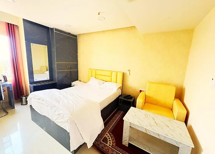Hotel Ranjana Palace