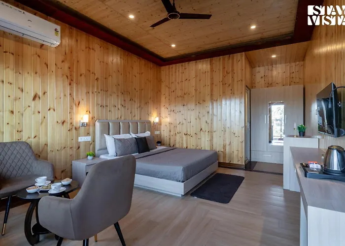 Stayvista'S Flame At Hill Top Heaven - Pool ,Mountain View & Home Theatre