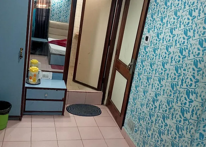 Relax Hotel Inn Near The Mall