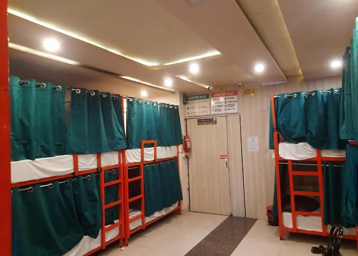 Cozy Bunks Z Hostel