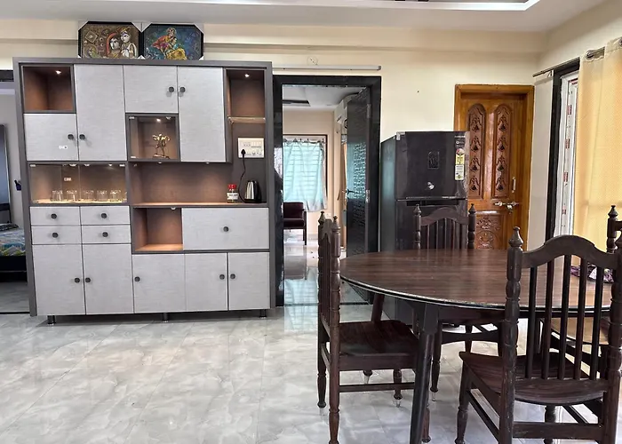 Casa Satya Stays - Luxury 3 Bhk Hill View, Spacious Family Stay
