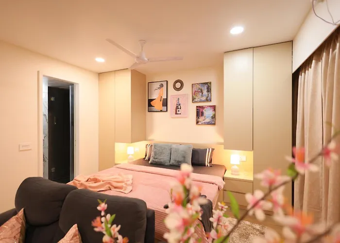 Blanchaus Stays - Premium Luxury I Viman Nagar I Near Pune Airport I Skyline View