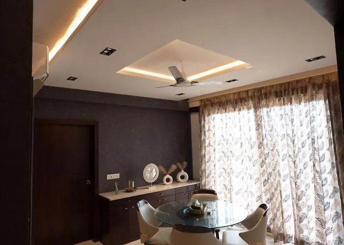 2Bhk Aurea Stays Luxury Living With Balcony Views Near Dn Regalia Mall Bhubaneswar