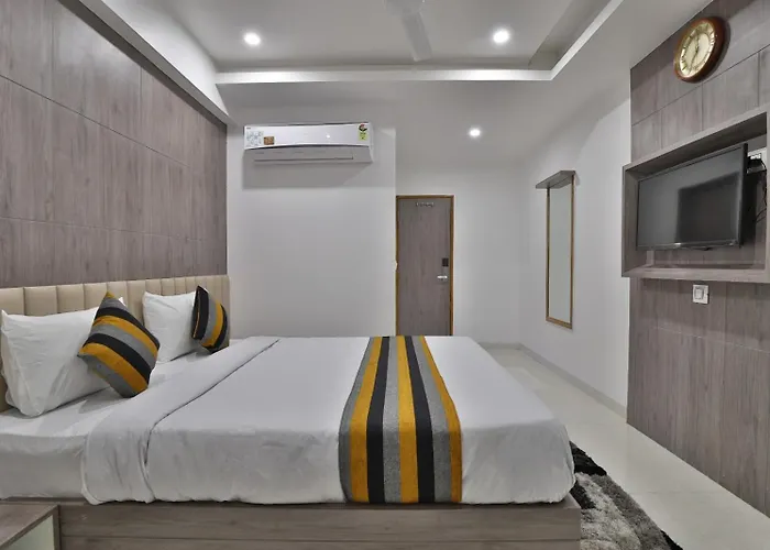 Hotel Le Grand Surat