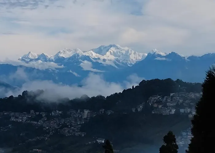 Hotel Sakura Mountain View 5 Mins From Darjeeling Railway Station