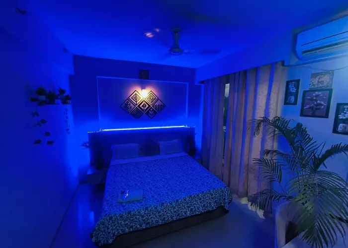 Blue Mans Rooms - Near Prem Mandir & Iskcon