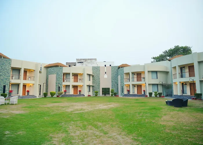 Chinmay Hotel & Resort