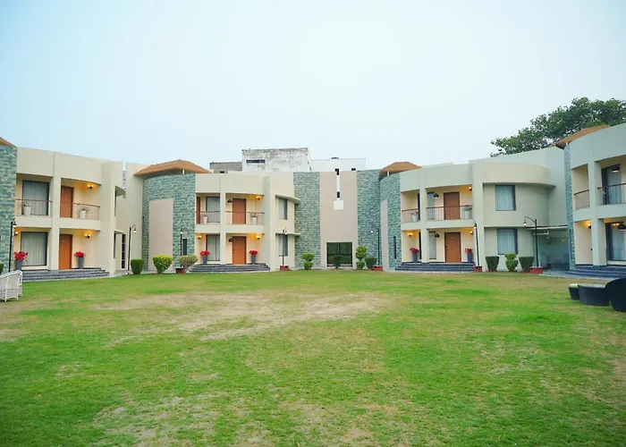 Chinmay Hotel & Resort