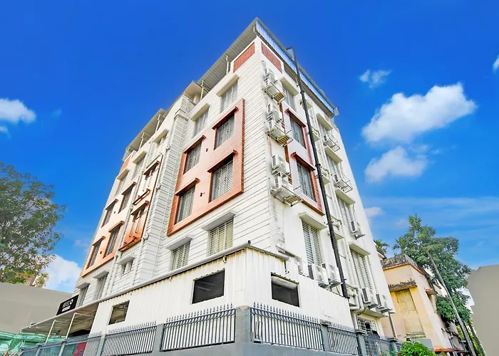 Super Townhouse Kaikhali Near Airport