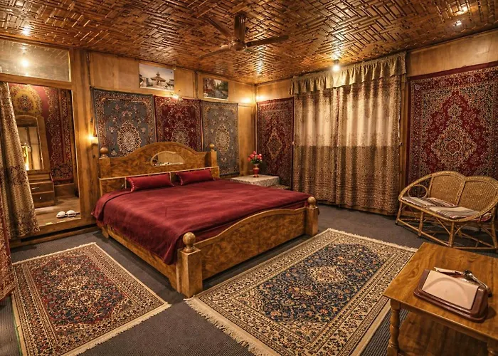 Hareem Group Of Houseboats