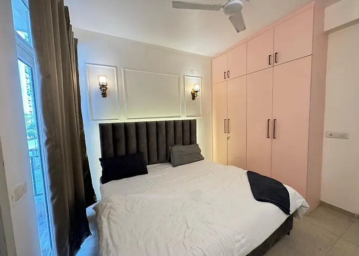 Zoomstay, Gomti Nagar Extension, Near Palassio Mall & Ekana Stadium, Lucknow