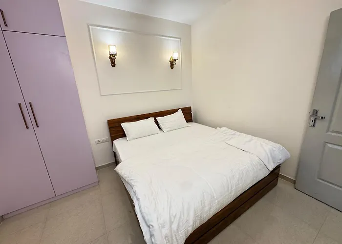 Zoomstay, Gomti Nagar Extension, Near Palassio Mall & Ekana Stadium, Lucknow