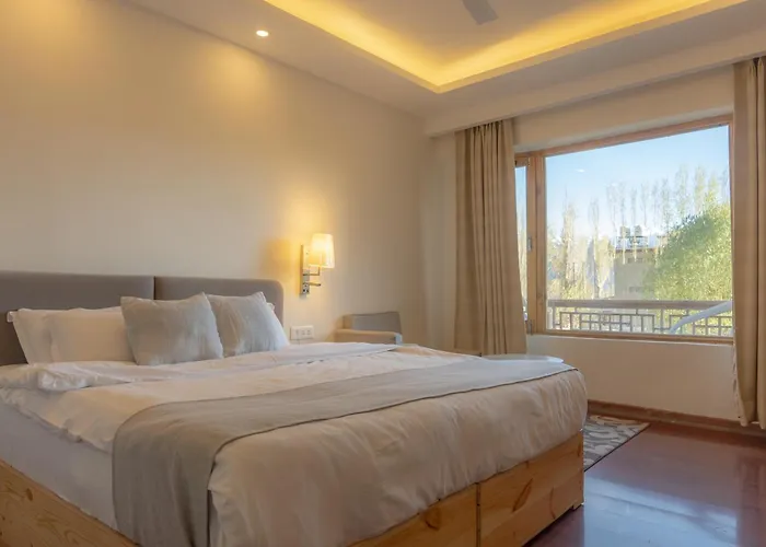 Yarab Tso Hotel Leh