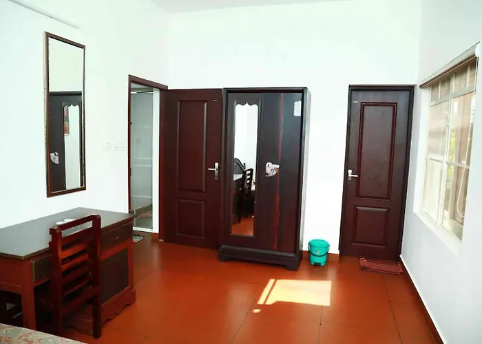 Back Packers Cochin Villa