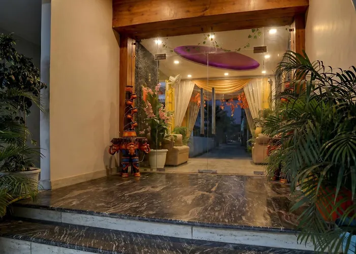 Oyo Townhouse Hyderabad Gate Iit Bhu Formerly Rk Heights