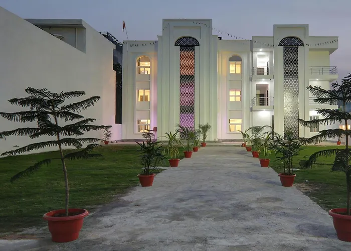 Super Collection O Yamuna Palace Near Gomti Riverfront Park