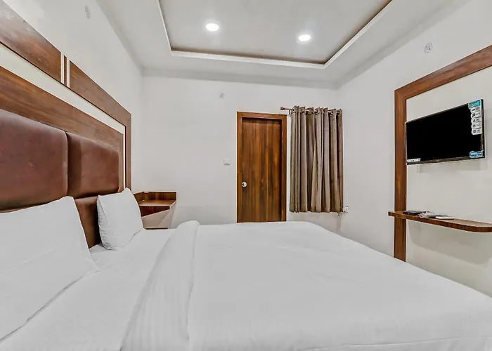 Super Collection O Yamuna Palace Near Gomti Riverfront Park Lucknow