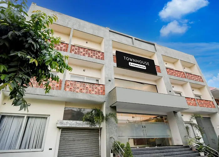 Super Oyo Townhouse Vibhuti Khand Gomti Nagar Formerly Pratham Inn Lucknow