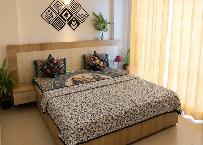 Blue Mans Rooms - Near Prem Mandir & Iskcon